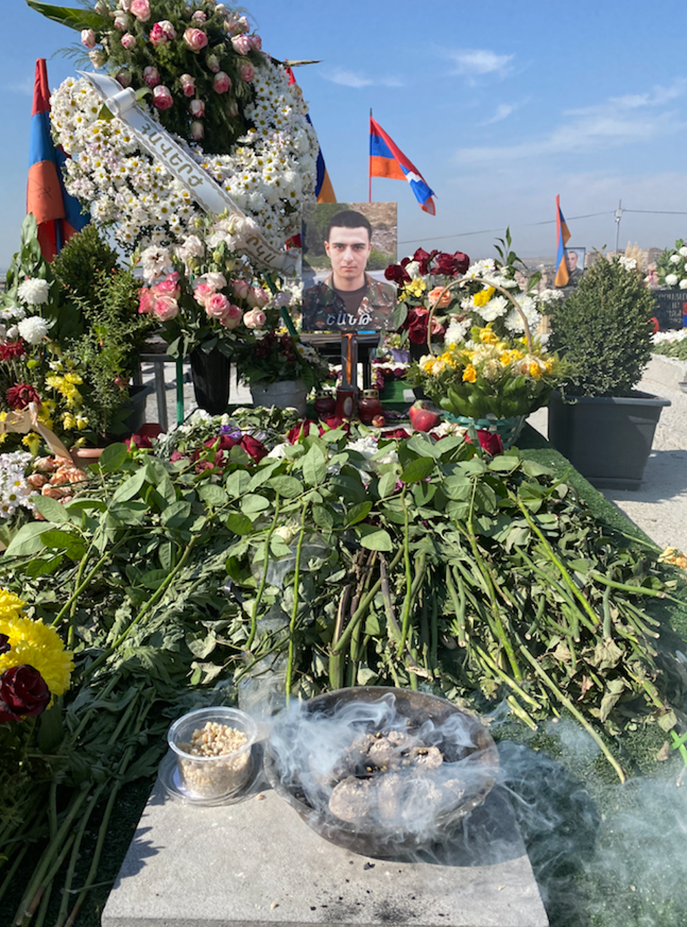 Tombe de Shant Navoyan, un étudiant de l'UFAR tombé lors de la dernière guerre