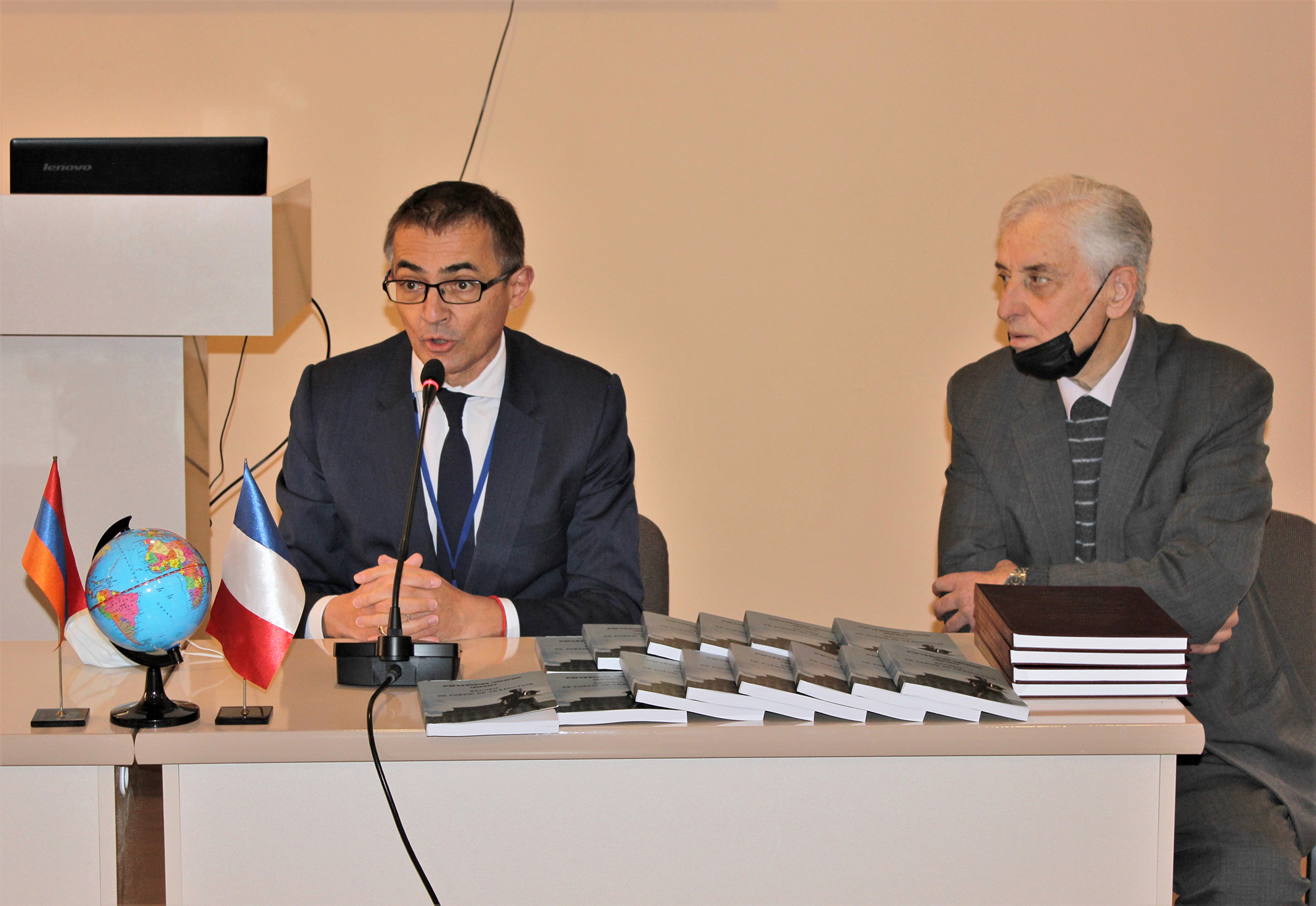 Aram Barlezizyan publie un recueil bilingue de poésie