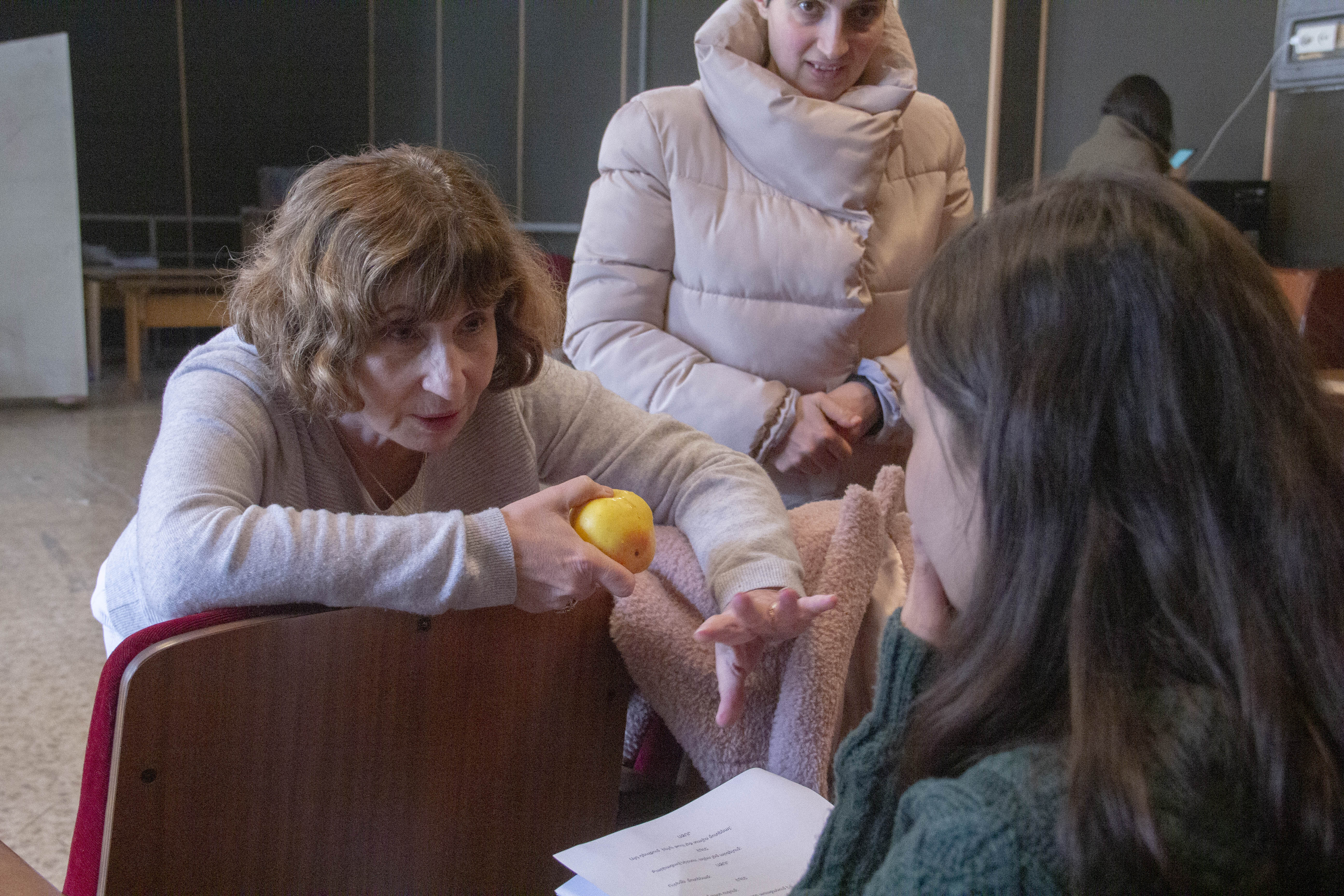 Ariane Ascaride à l'Atelier d'art dramatique bilingue d'Erevan : « Démaquillez-vous! »