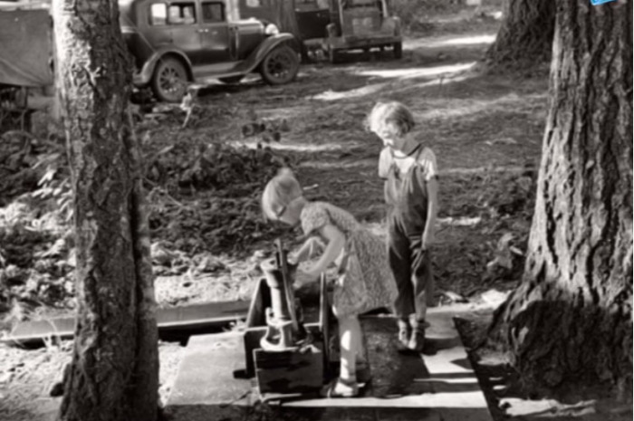 Enfants en vacances dans le village de Dzhamgarovka