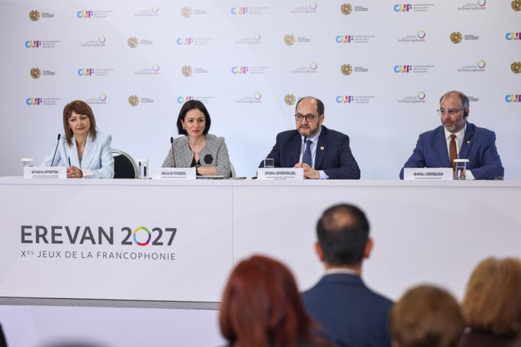 De gauche à droite: Mme Kristine Grigoryan, directrice technique du CNJF, Mme Zhanna Andreasyan, ministre de l’Éducation, des Sciences, de la Culture et des Sports, M. Arayik Harutyunyan, Chef de cabinet du Premier ministre arménien et Président du Comité national des Jeux de la Francophonie (CNJF) et M. Vivien Olivier Lubczanski, directeur du Comité international des Jeux de la Francophonie (CIJF)