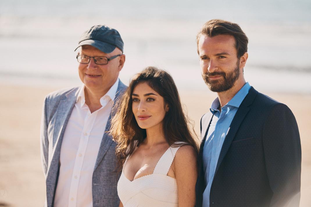Gorune APRIKIAN (à gauche) avec ses acteurs Fanny VALETTE et Amaury de CRAYENCOUR
