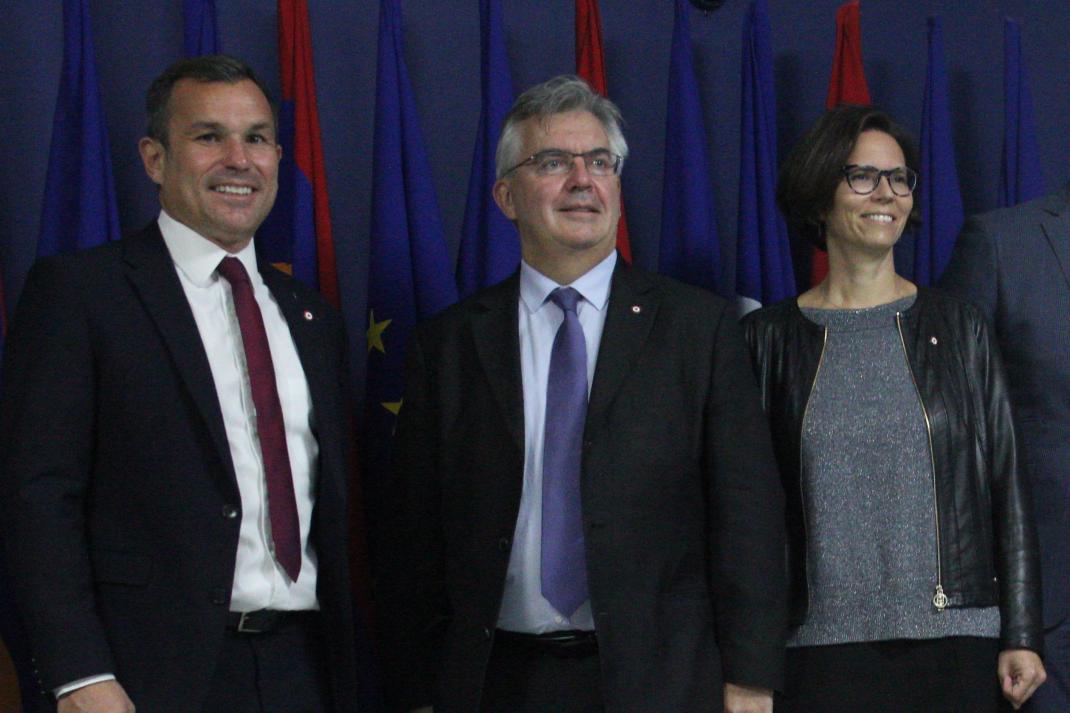 De gauche à droite: Julien Ravier, Jacques Marilossian et Camille Galliard-Minier