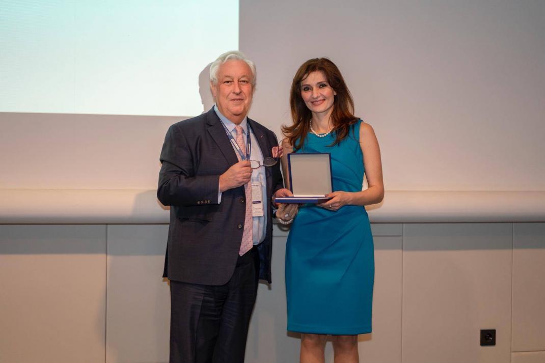 Varta Babalian, présidente de l'Association arménienne de l'ostéoporose, et Jean-Yves Reginster, professeur de l'Université de Liège et membre du conseil de l’International Osteoporosis Foundation (IOF).