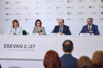 De gauche à droite: Mme Kristine Grigoryan, directrice technique du CNJF, Mme Zhanna Andreasyan, ministre de l’Éducation, des Sciences, de la Culture et des Sports, M. Arayik Harutyunyan, Chef de cabinet du Premier ministre arménien et Président du Comité national des Jeux de la Francophonie (CNJF) et M. Vivien Olivier Lubczanski, directeur du Comité international des Jeux de la Francophonie (CIJF)