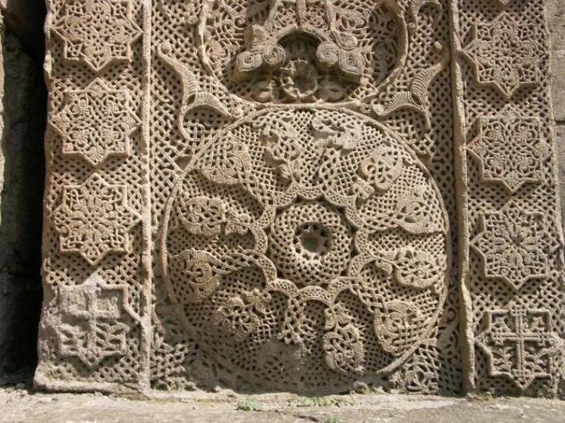 Fragment du khatchkar du maître Poghos, à Gochavank