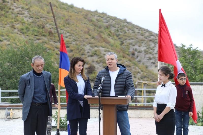 M. Dominique PRIVAT, Président de la Fondation Cédric MARTIN Genève lors de l’inauguration de l’alimentation en eau potable dans le village de Hatsi en Artsakh.