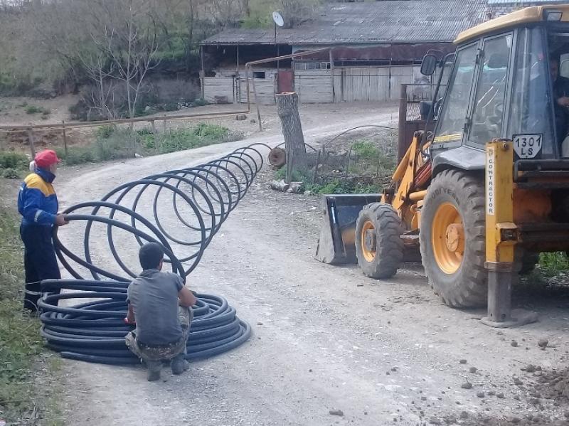 Les travaux en cours pour alimenter en eau un des 15 villages déjà réalisés