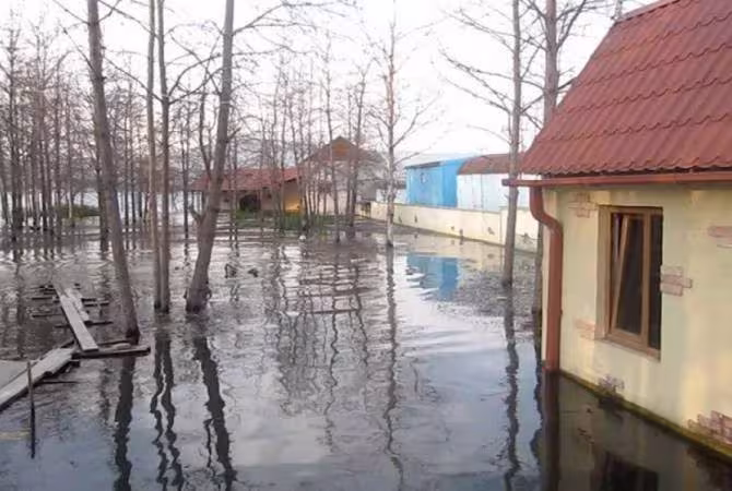 Début de la démolition des bâtiments submergés dans le lac Sevan