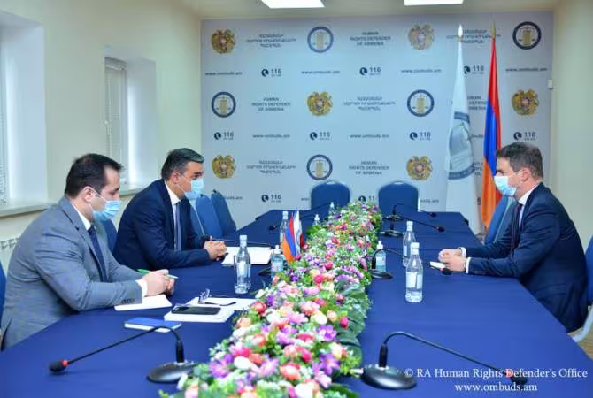L'Ambassadeur de France en Arménie en visite au bureau du défenseur des droits de l'homme de l'Arménie
