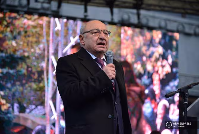 Vazgen Manukyan présente la feuille de route pour résoudre la situation en Arménie
