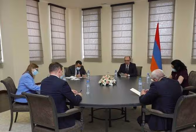 Discussion avec les Ambassadeurs des pays coprésidents de l'OSCE