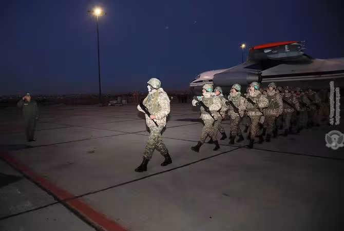 Les soldats de la paix Arméniens reviennent du Kazakhstan