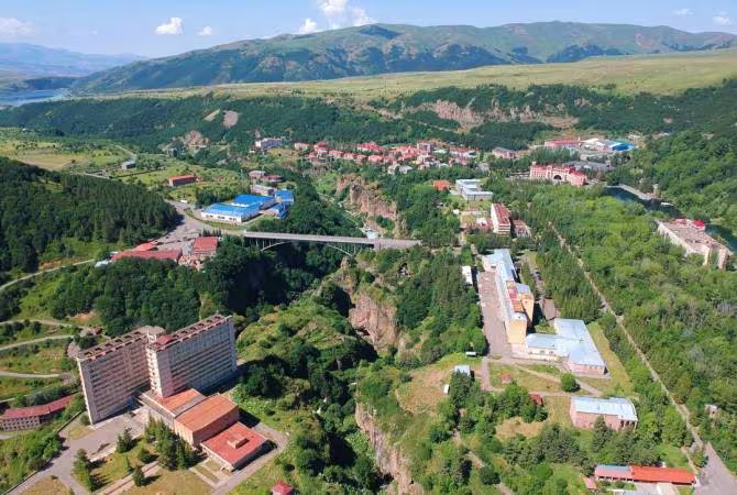 Les hôtels de Jermuk rouvrent après les bombardements azéris
