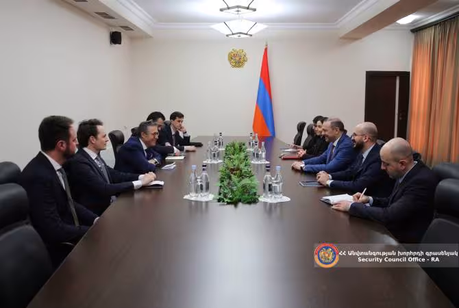 Le Secrétaire du Conseil de sécurité et Anders Fogh Rasmussen discutent du règlement du conflit du Haut-Karabakh