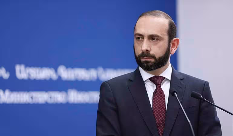 " En 2024, Erevan a progressé dans le processus de négociation d'un traité de paix
			avec Bakou "