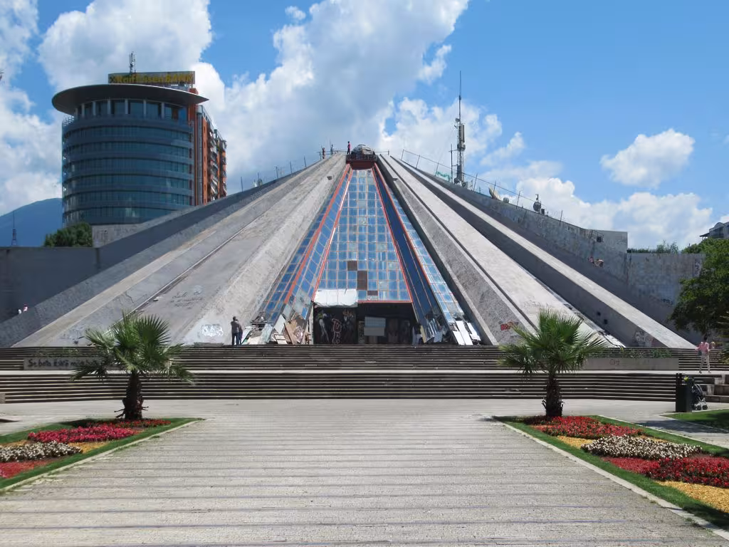 La pyramide de Tirana renaîtra en tant que nouveau centre TUMO