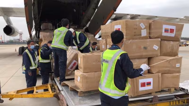 Un vol spécial achemine une cargaison de fournitures et d'équipements médicaux de la Chine vers l'Arménie