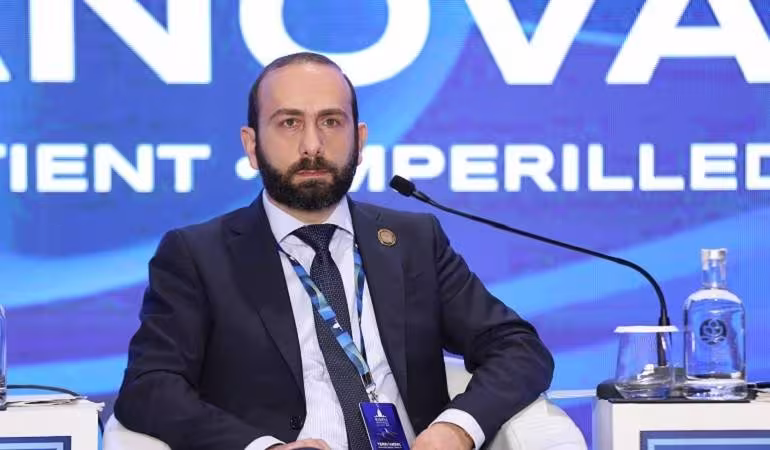Ararat Mirzoyan : "Si l'Azerbaïdjan fait preuve d'une approche constructive, nous pourrons avancer."
