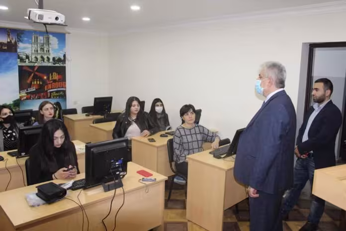 En Artsakh, on étudie la langue azérie, en Azerbaïdjan l'arménien