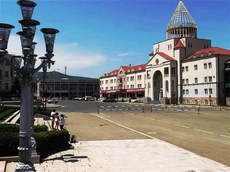Le russe est devenu la deuxième langue officielle du Karabakh