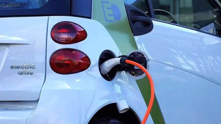 Démantèlement de stations-service électriques illégales à Erevan : elles seront installées ailleurs