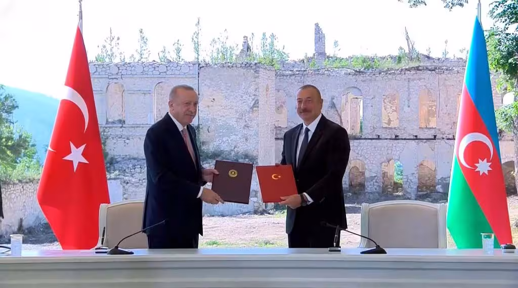 La Turquie va emprunter 1,14 milliard de dollars à l'Azerbaïdjan pour stabiliser la livre turque
