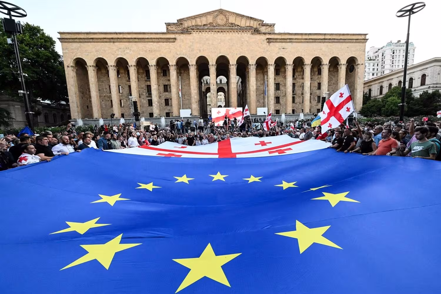 L'Europe suspend la candidature de la Géorgie à l 'adhésion