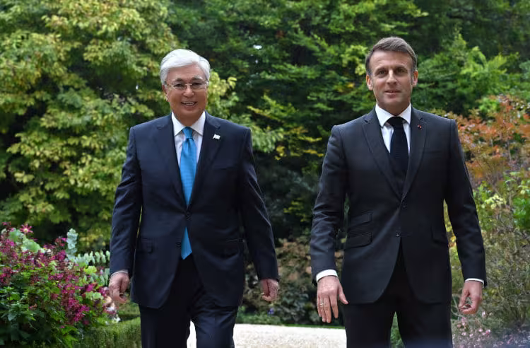 Macron et Tokayev lient le développement des routes régionales à la paix de l'Arménie
			et de l'Azerbaïdjan