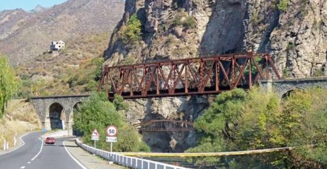 "Routes et camarades " - Izvestia 