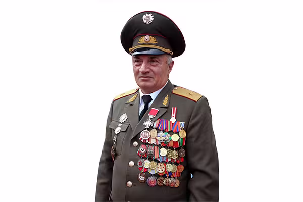 Le géant qui a rendu Chouchi aux Arméniens est parti rejoindre ses milliers de soldats.